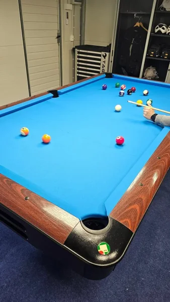 Stół WIK OLIMPIC 8 FT + bile Aramith Super pro + wieszak ścienny i tablica wyników — zdjęcie 2