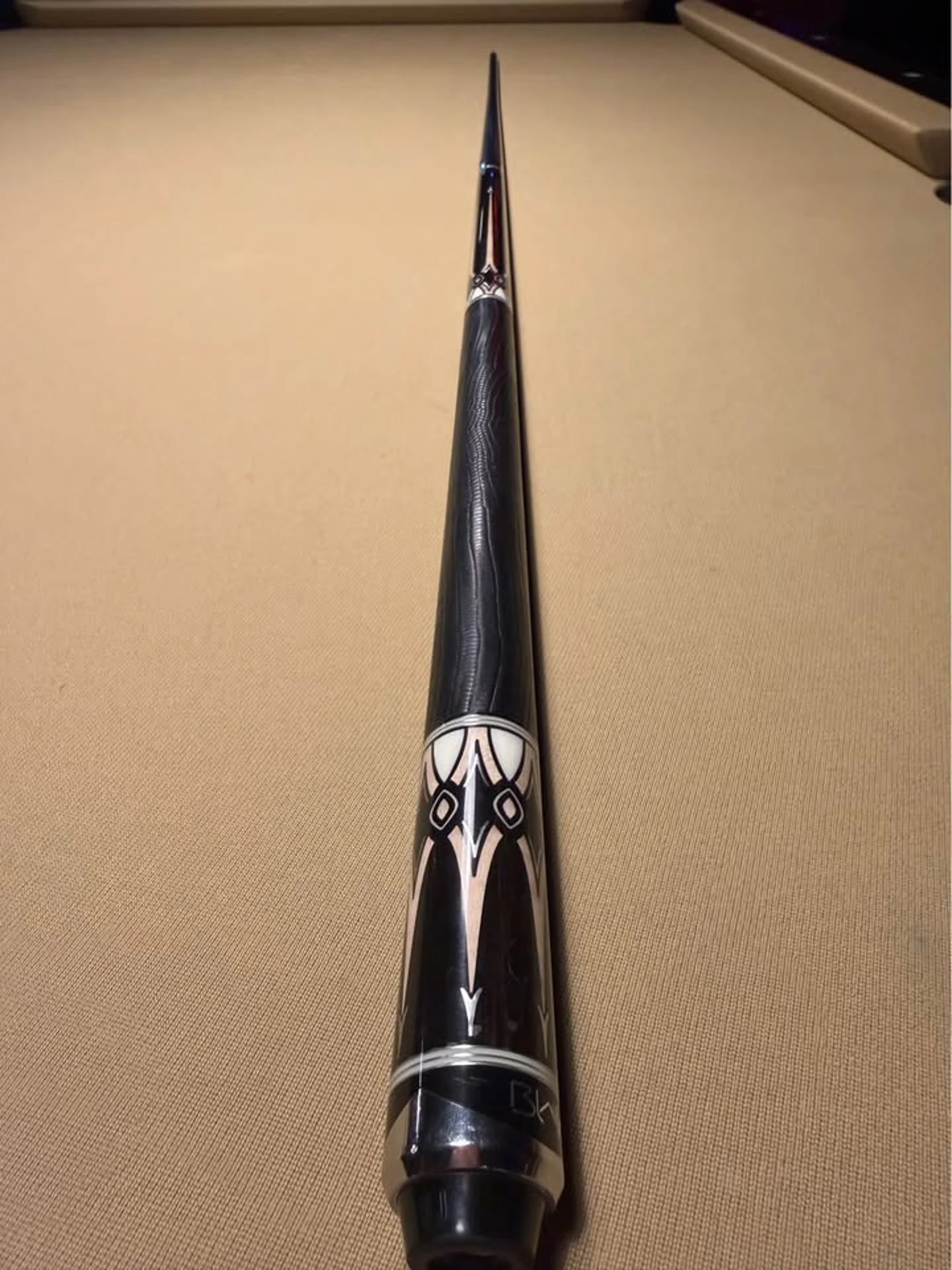 Predator black 4-5 Revo 12.4 white plate
